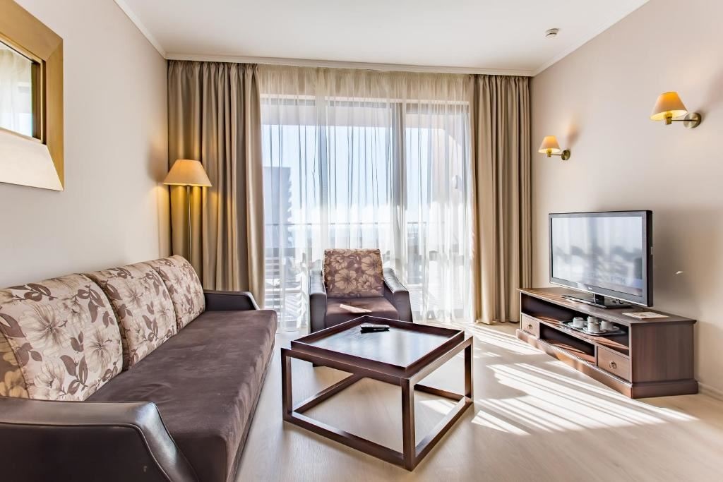 rooms-1-bedroom-standard-apartment-balcony-or-terrace