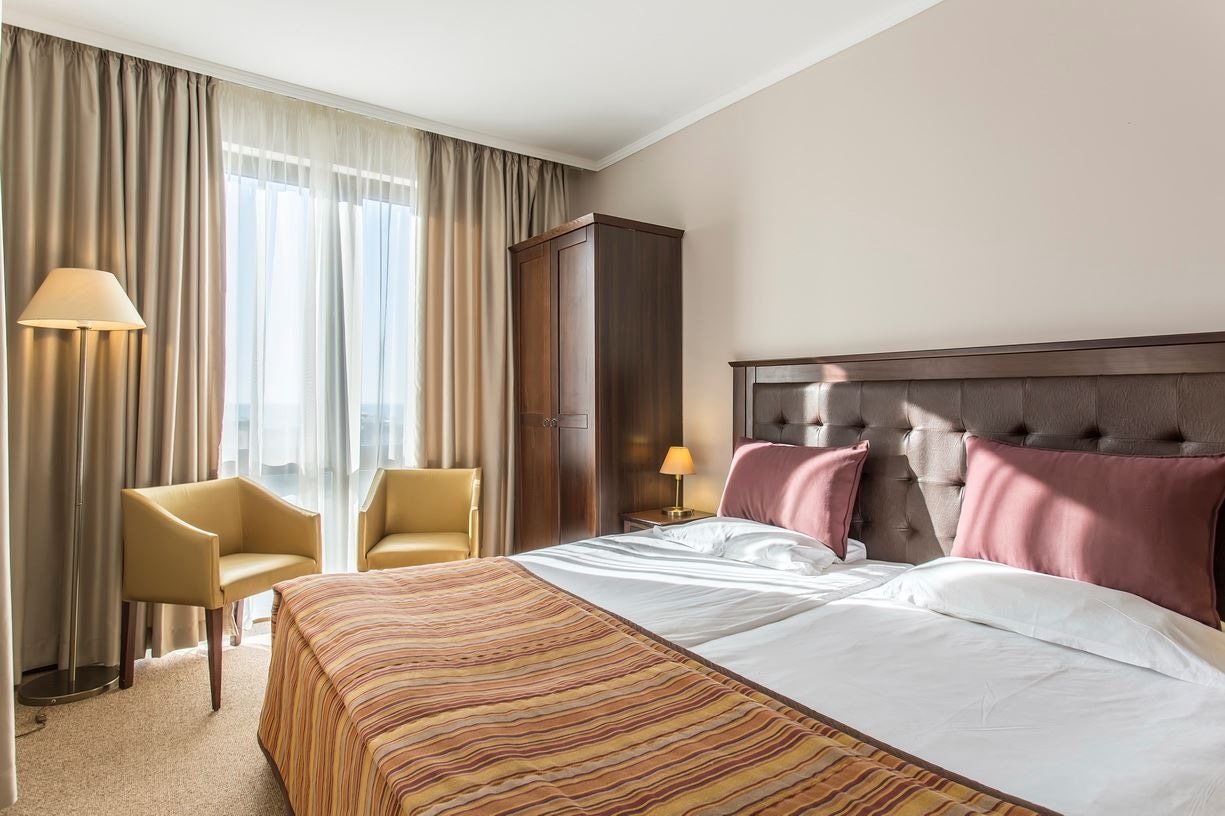 rooms-1-bedroom-standard-apartment-poolview-balcony-or-terrace