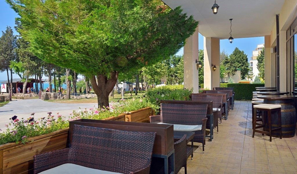 bars-taperia-malecon-from-beg-june-until-end-sept