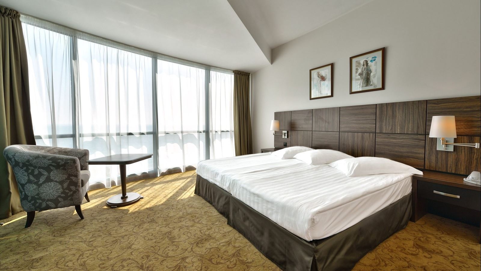 rooms-standard-suite-balcony