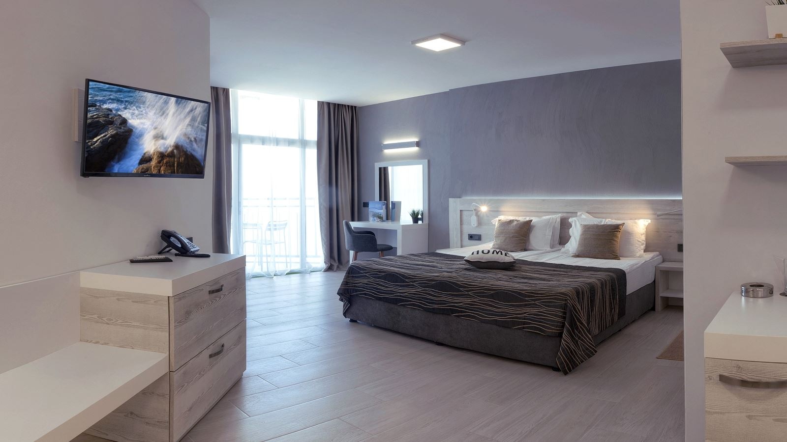 rooms-standard-familyroom-seaview-balcony