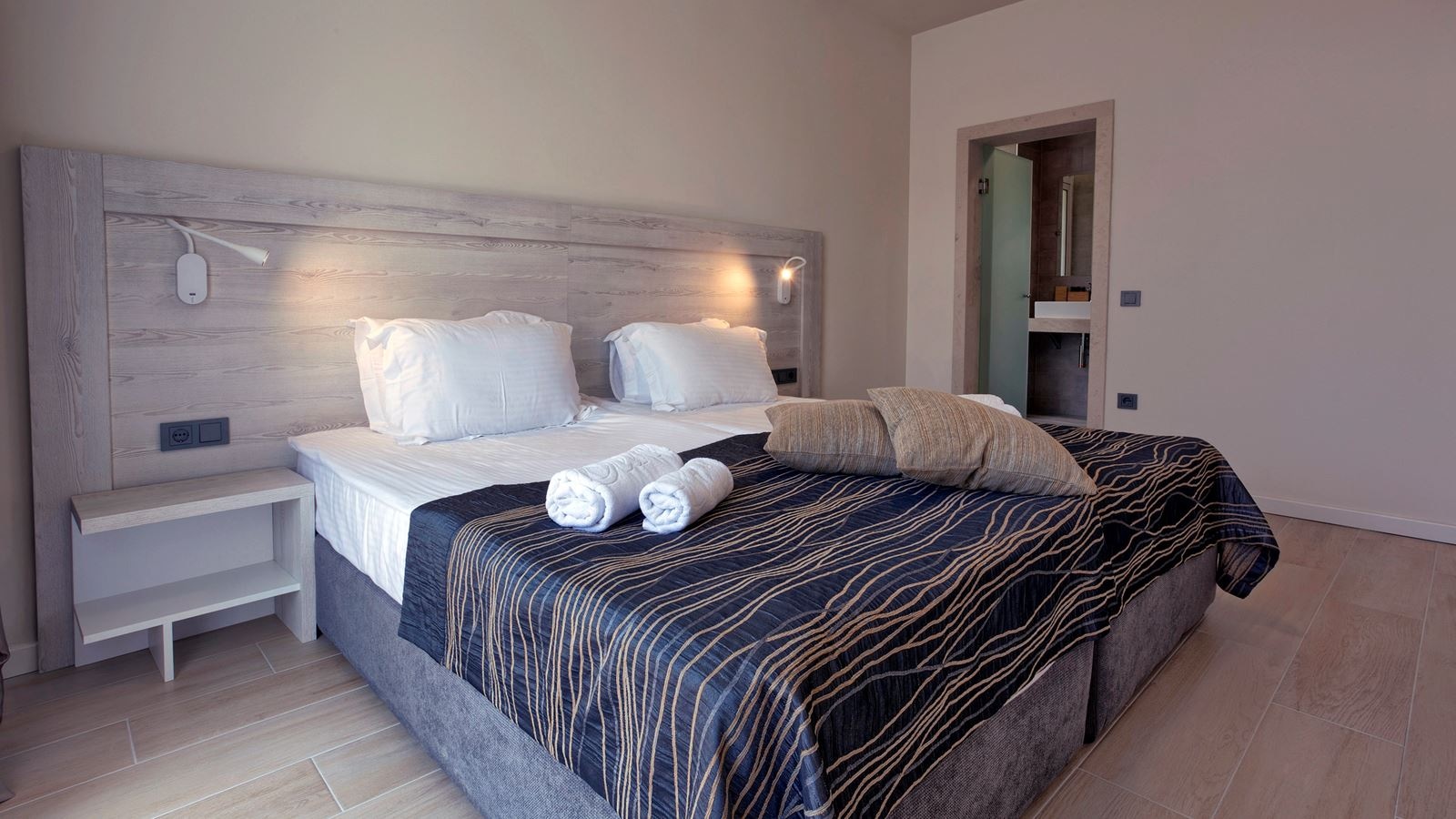 rooms-standard-apartment-balcony