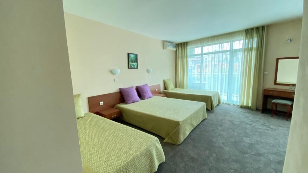 rooms-standard-family-room