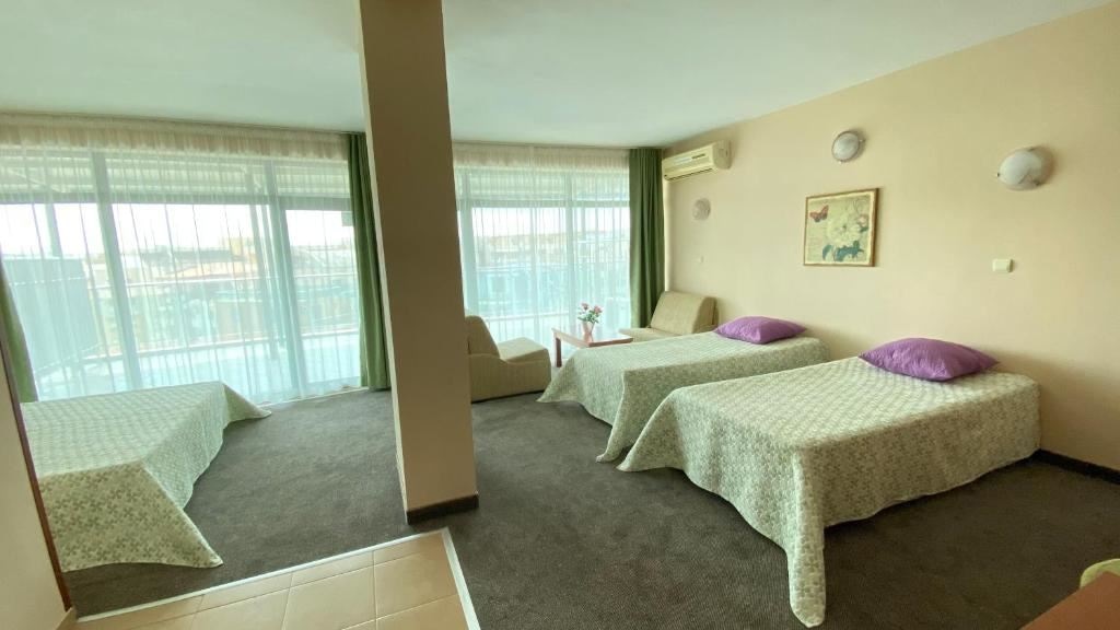 rooms-standard-family-room