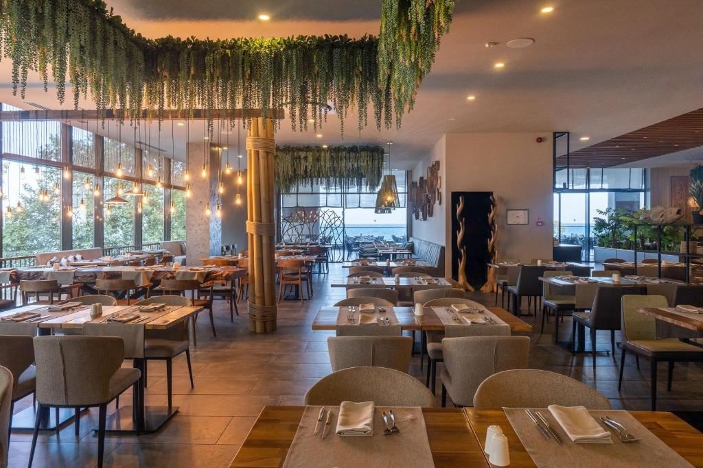 restaurants-vistamar-main-restaurant