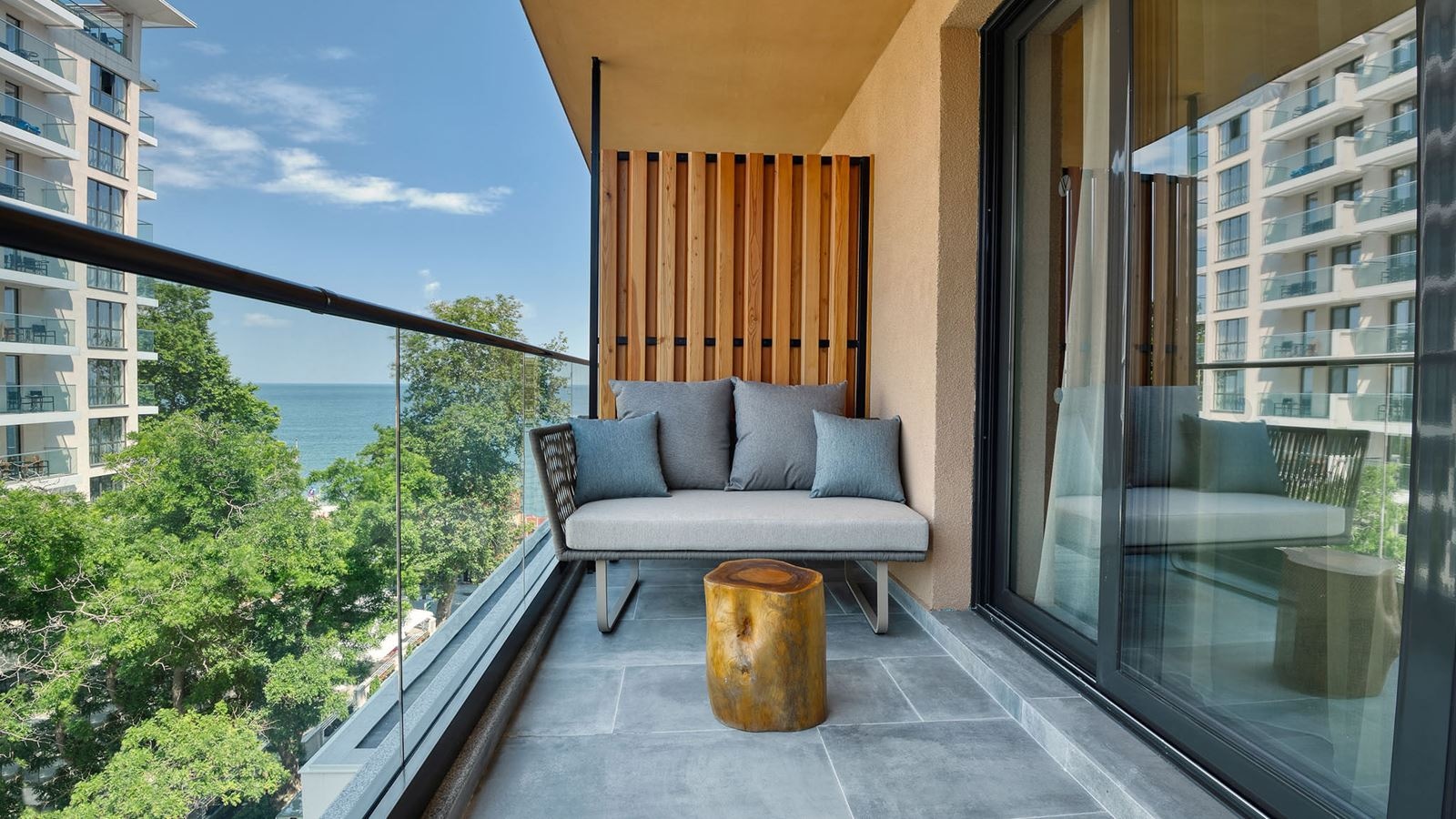 rooms-superior-room-side-sea-view