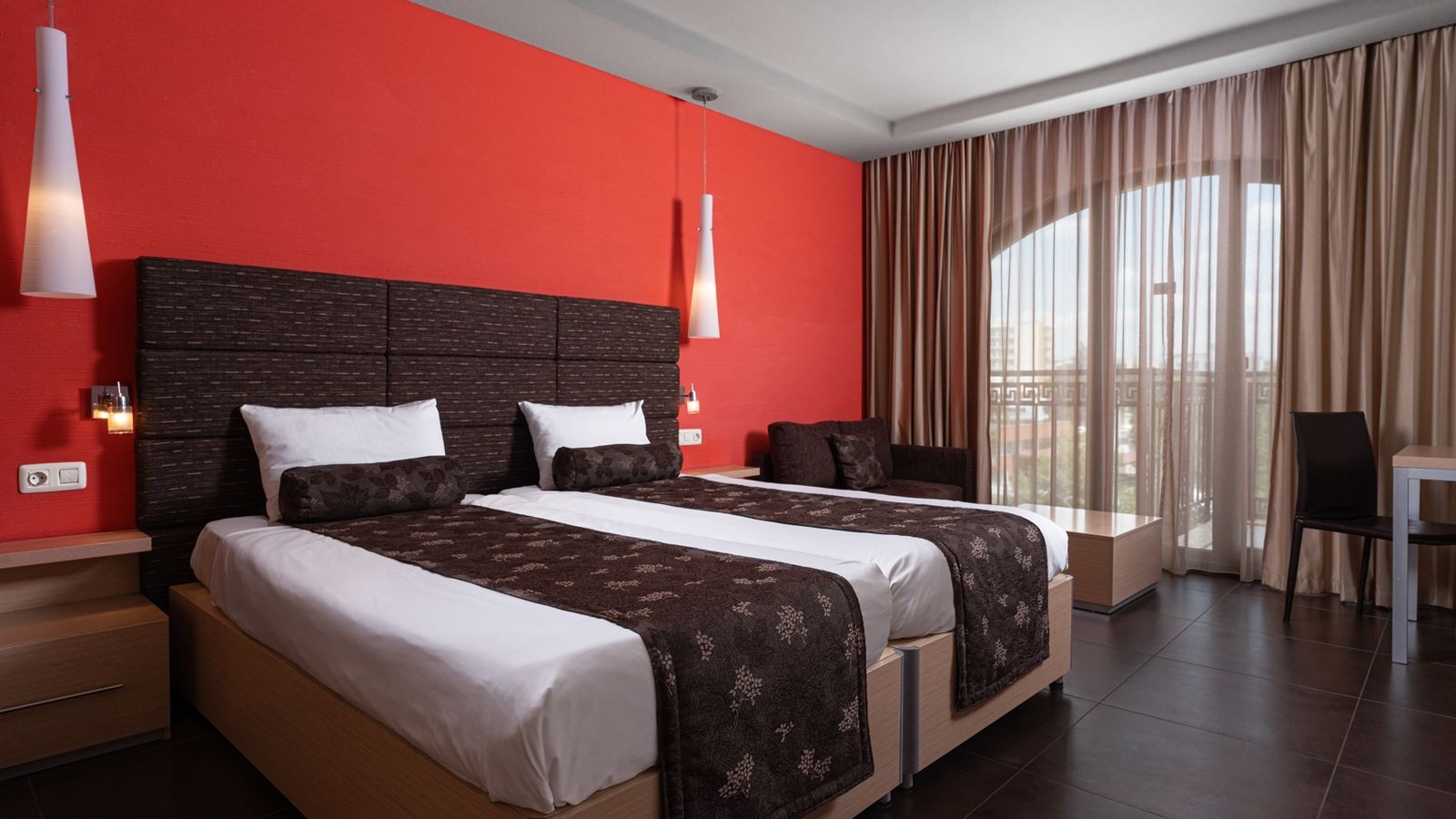 rooms-singleuse-standard-room-gardenview-balcony