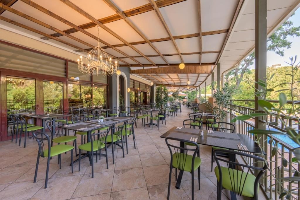 restaurants-main-restaurant