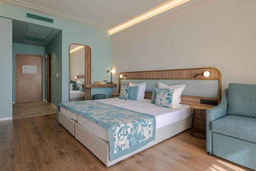 rooms-twin-deluxe-room-balcony