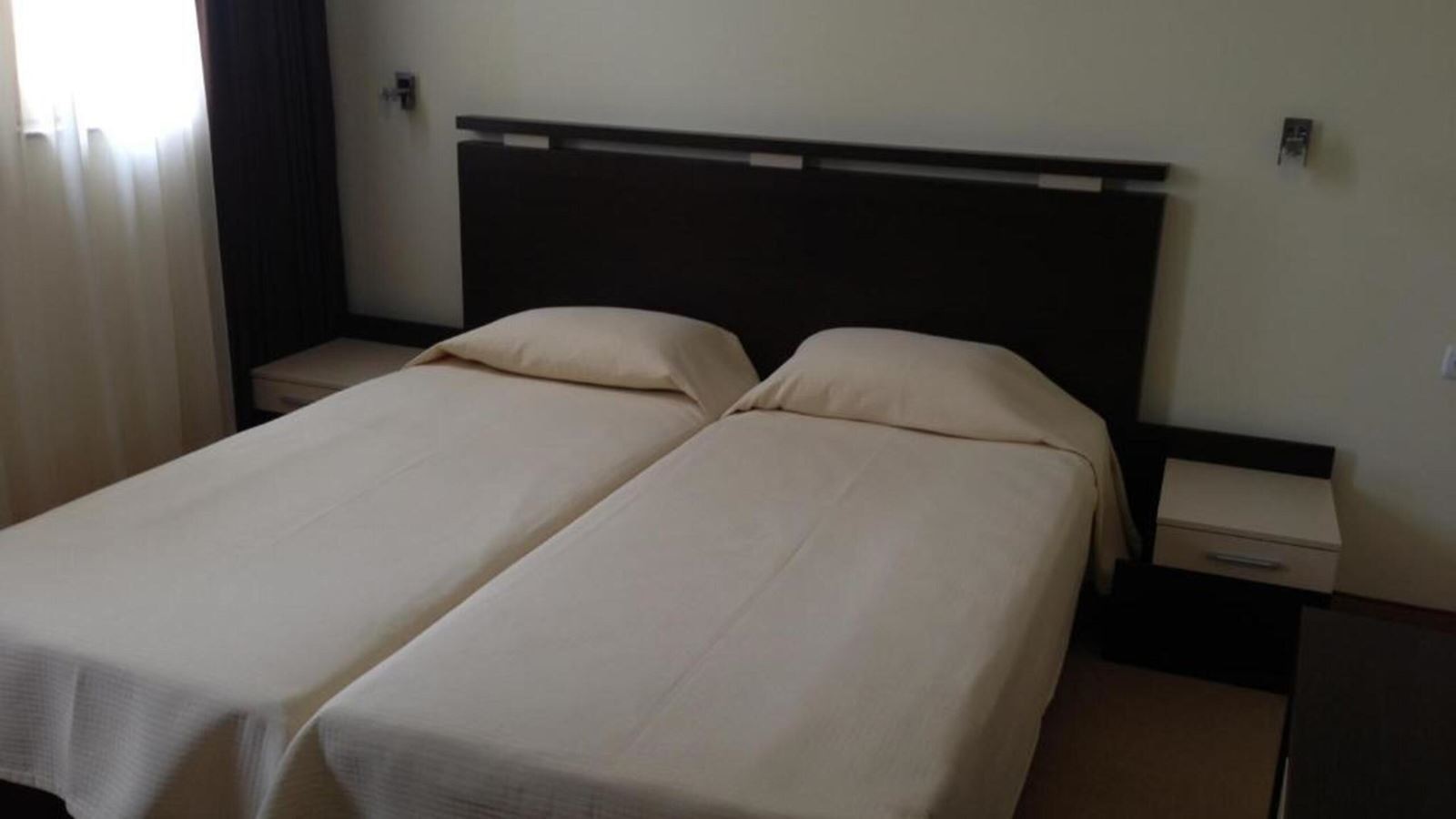 rooms-single-wchild-standard-room-balcony