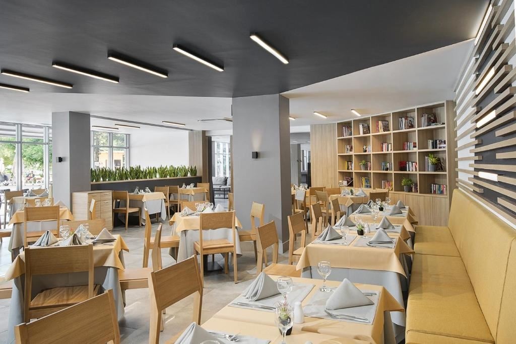 restaurants-restaurants