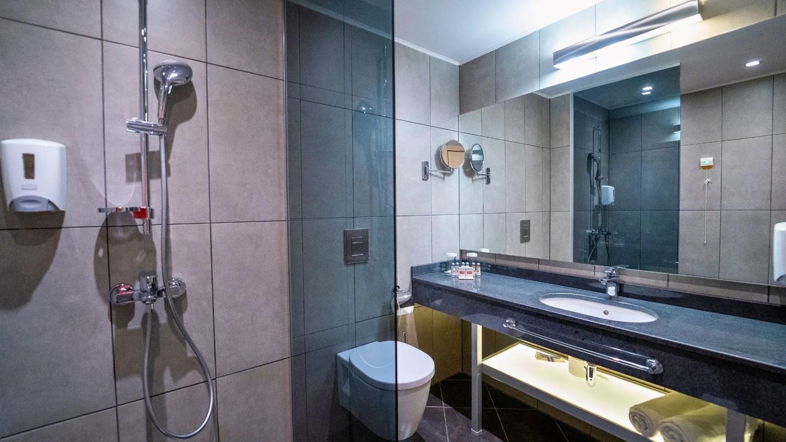 rooms-twin-standard-room-balcony