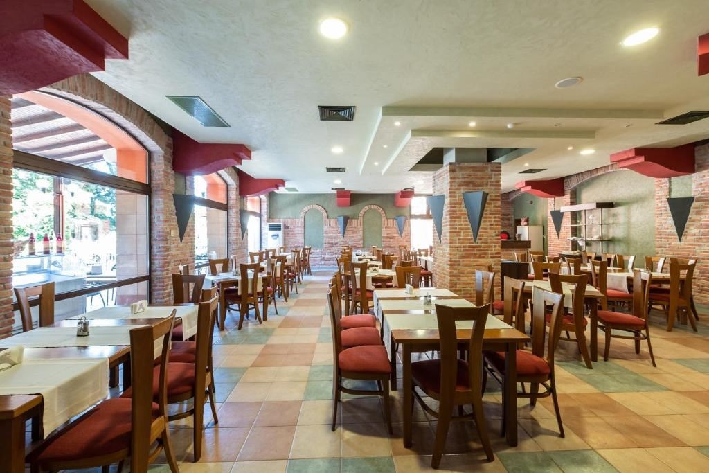 restaurants-restaurants