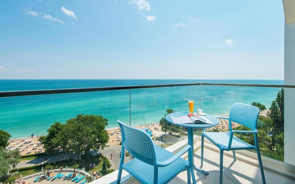 rooms-standard-room-sea-view-balcony-or-terrace