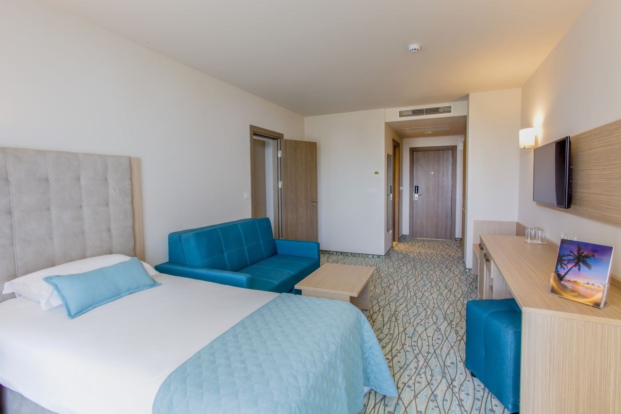 rooms-standard-family-room-balcony-or-terrace