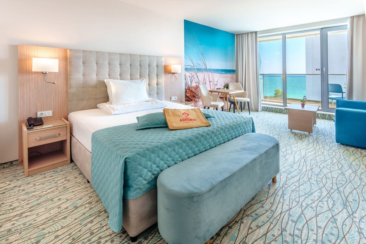 rooms-superior-room-lateral-sea-view-balcony-or-terrace