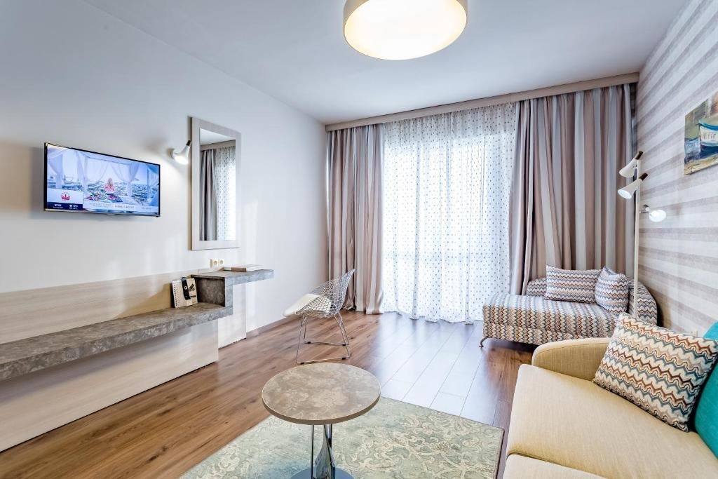 rooms-1-bedroom-deluxe-apartment-balcony-or-terrace