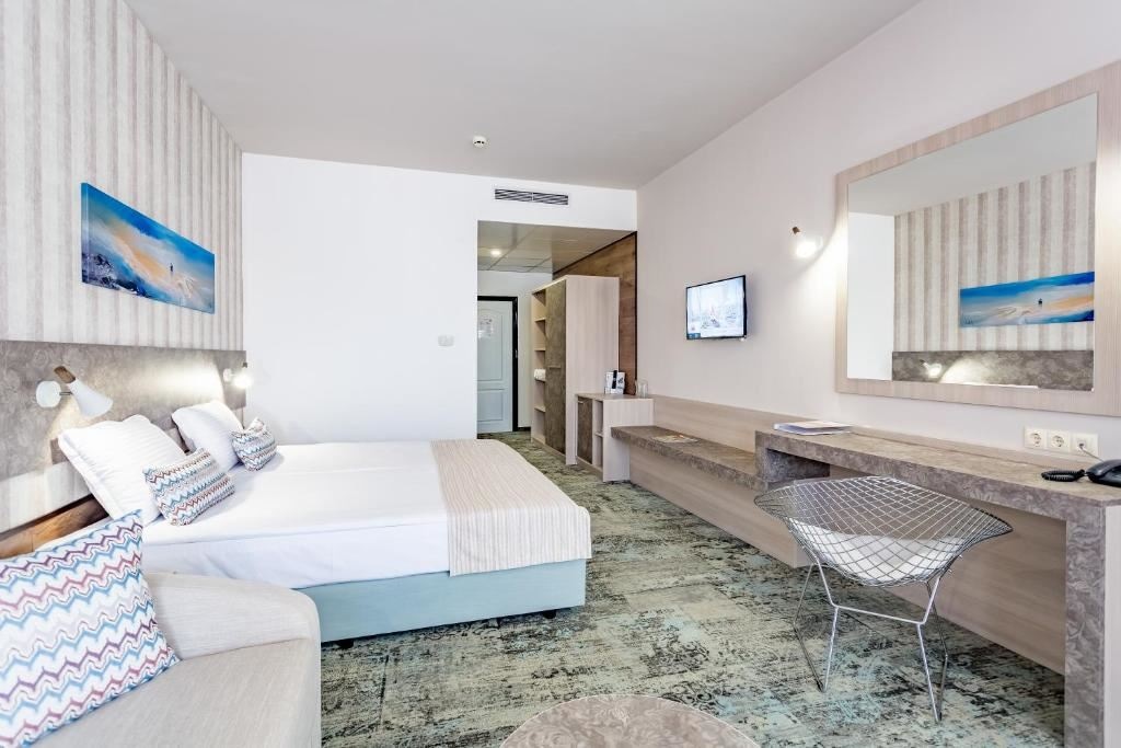 rooms-standard-juniorsuite-park-view-balcony-or-terrace