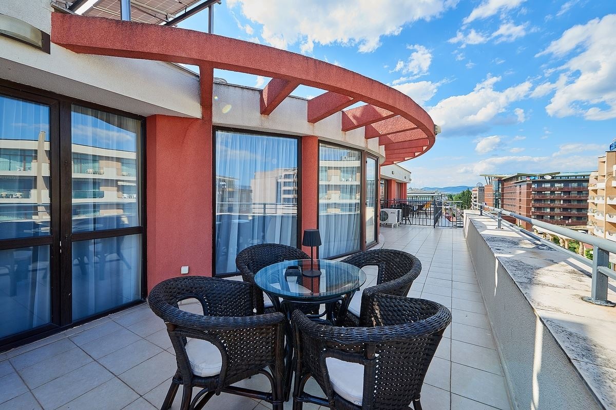 rooms-standard-apartment-balcony