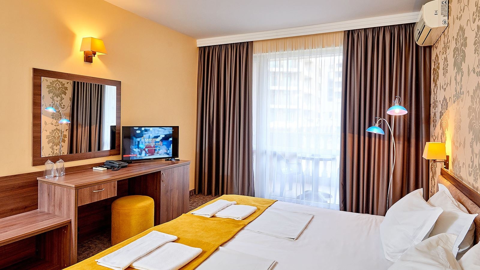 rooms-single-wchild-standard-room-balcony