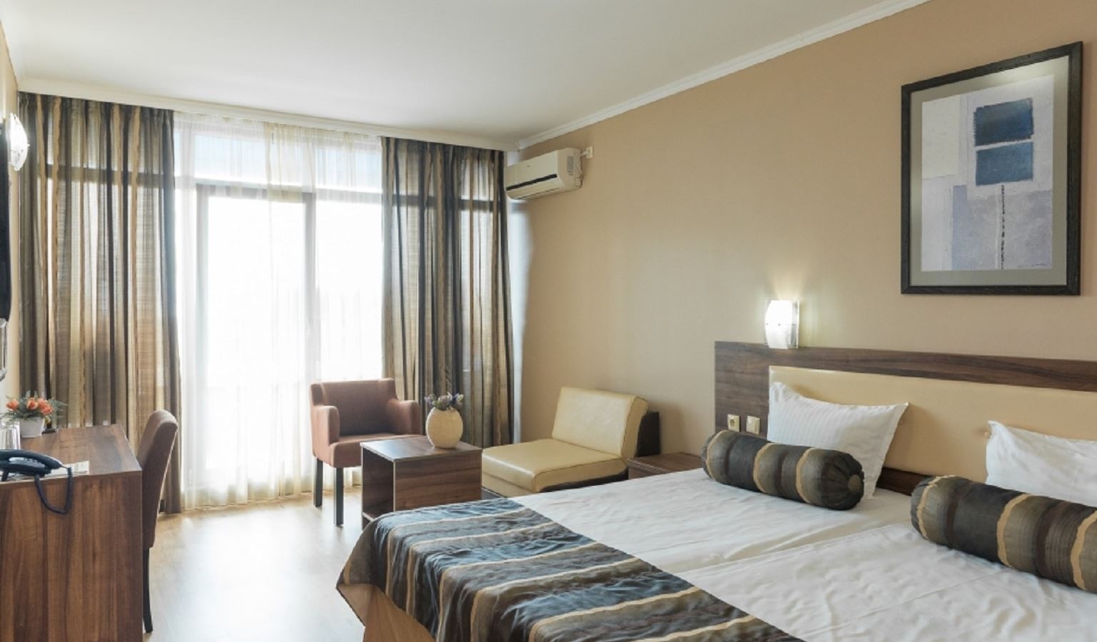 rooms-twin-standard-room-balcony