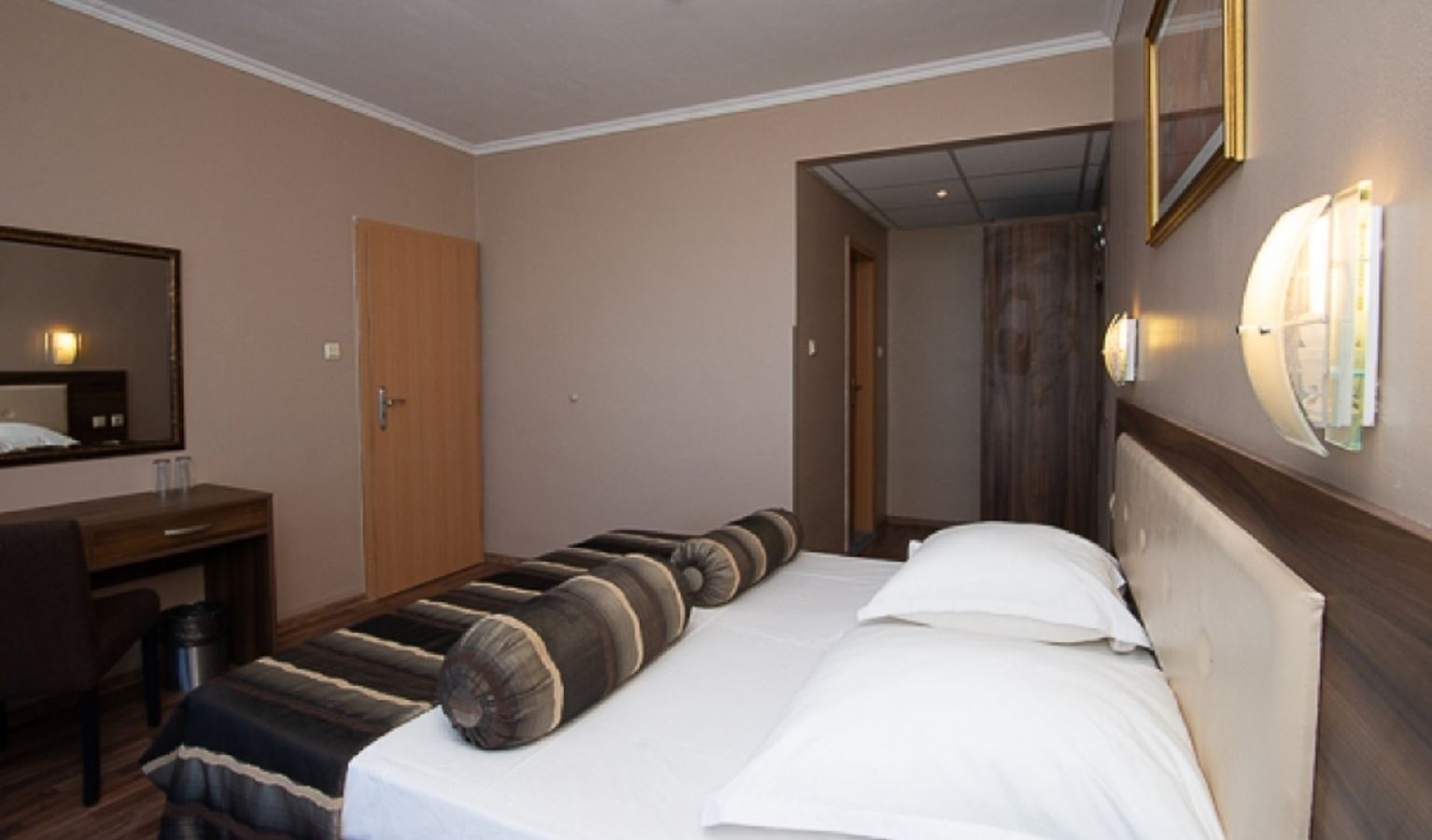 rooms-standard-apartment-balcony