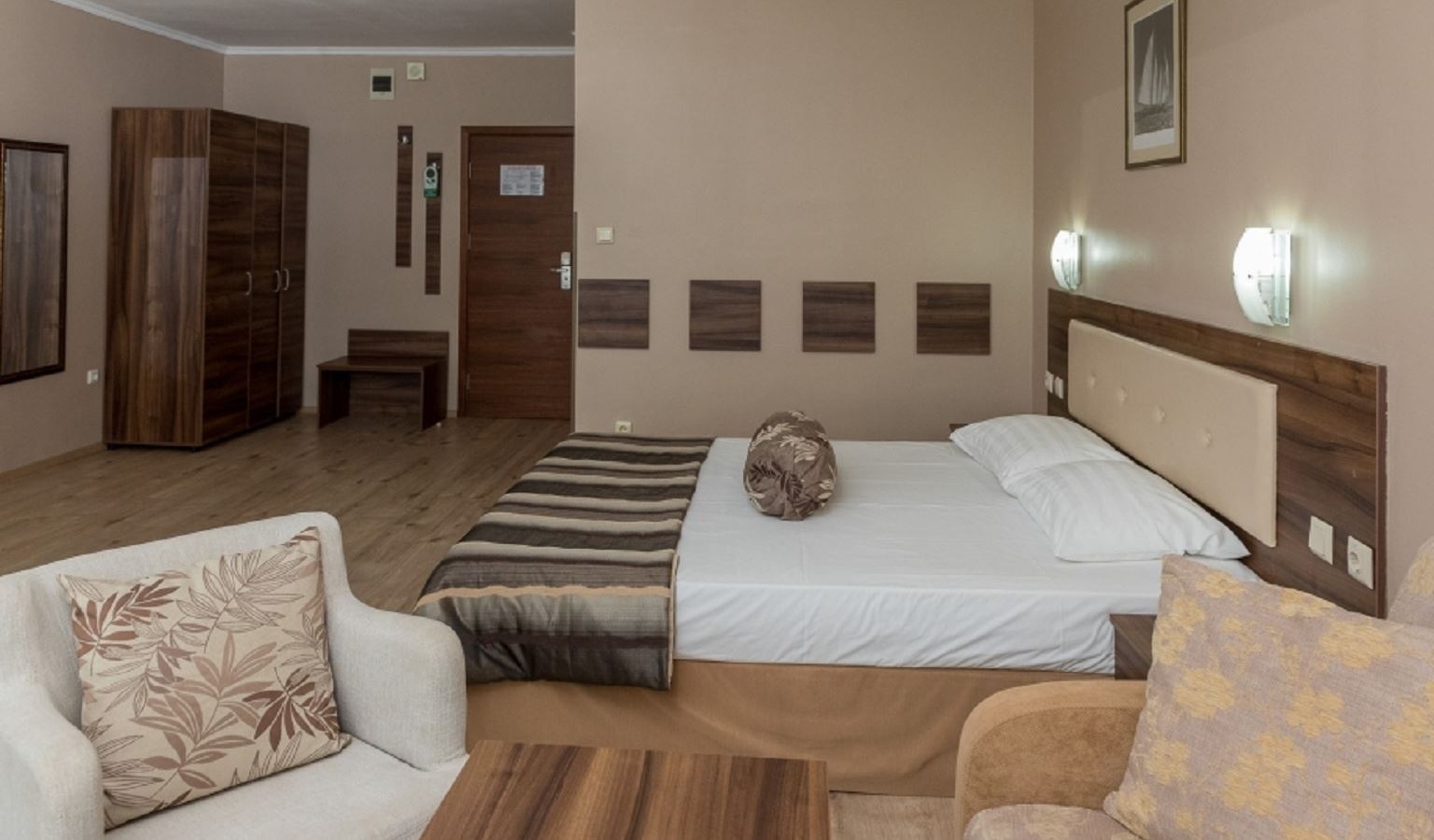 rooms-standard-studio-balcony