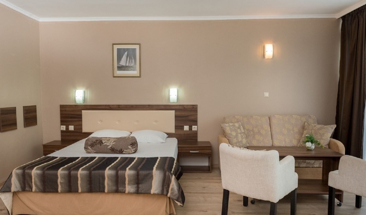 rooms-standard-studio-balcony