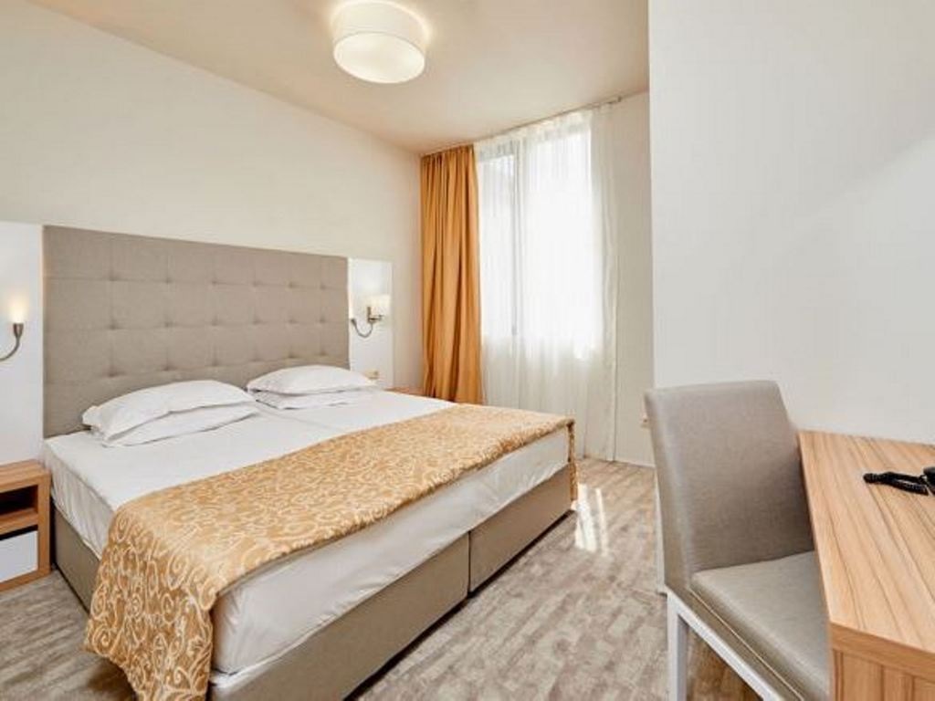 rooms-superior-apartment-balcony