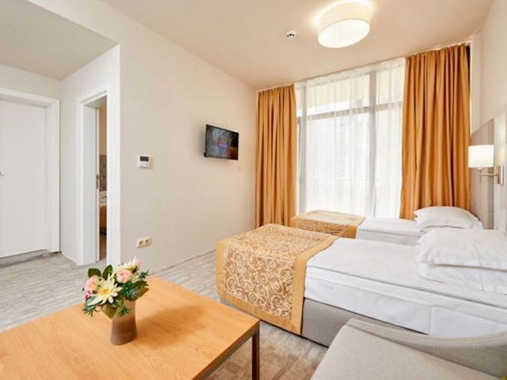 rooms-superior-apartment-balcony