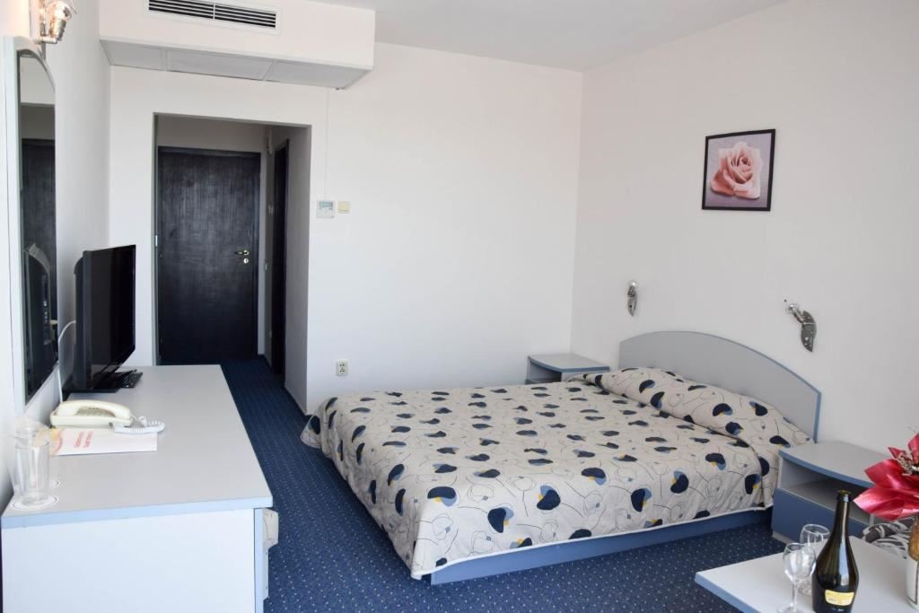 rooms-standard-apartment-balcony