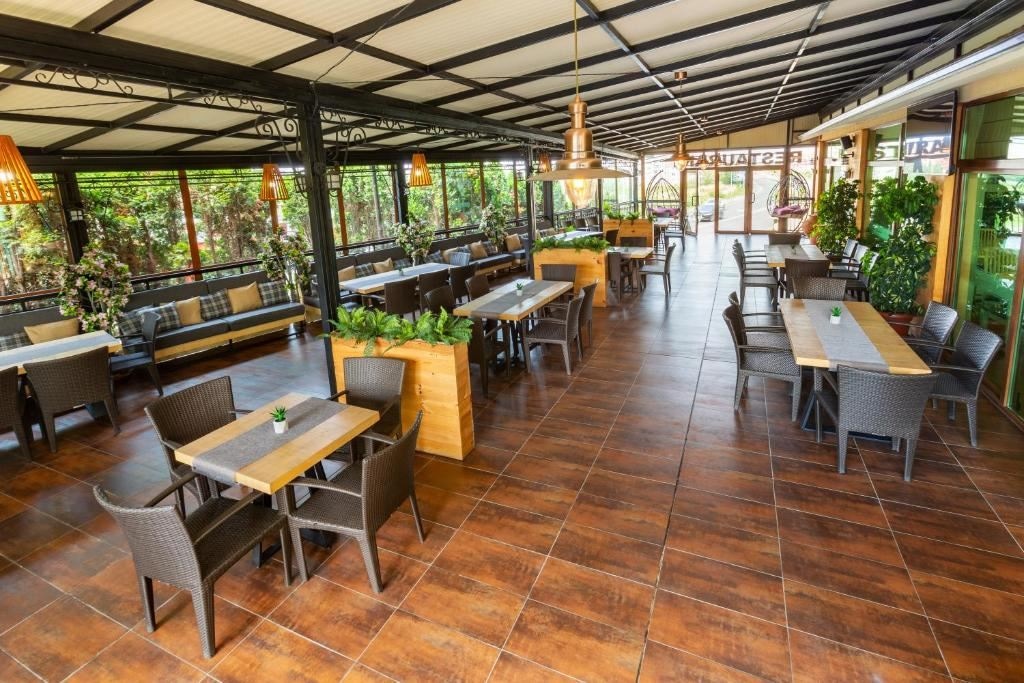 restaurants-restaurants