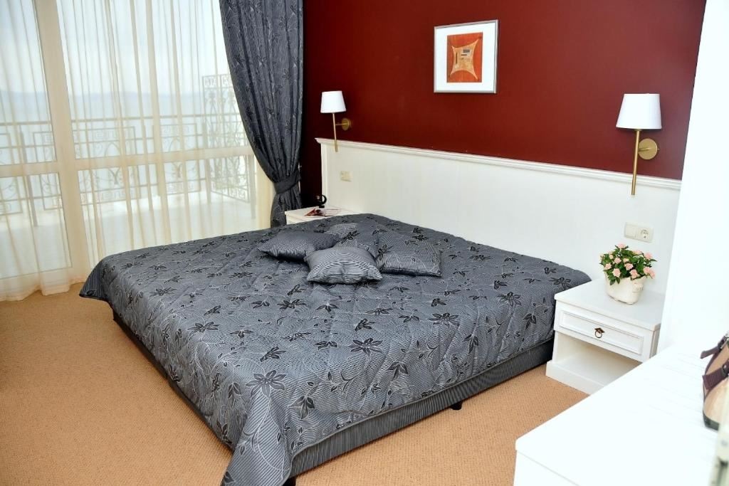 rooms-suite-with-city-view