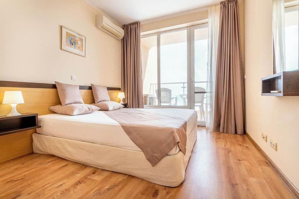 rooms-standard-apartment-seaview-balcony-or-terrace