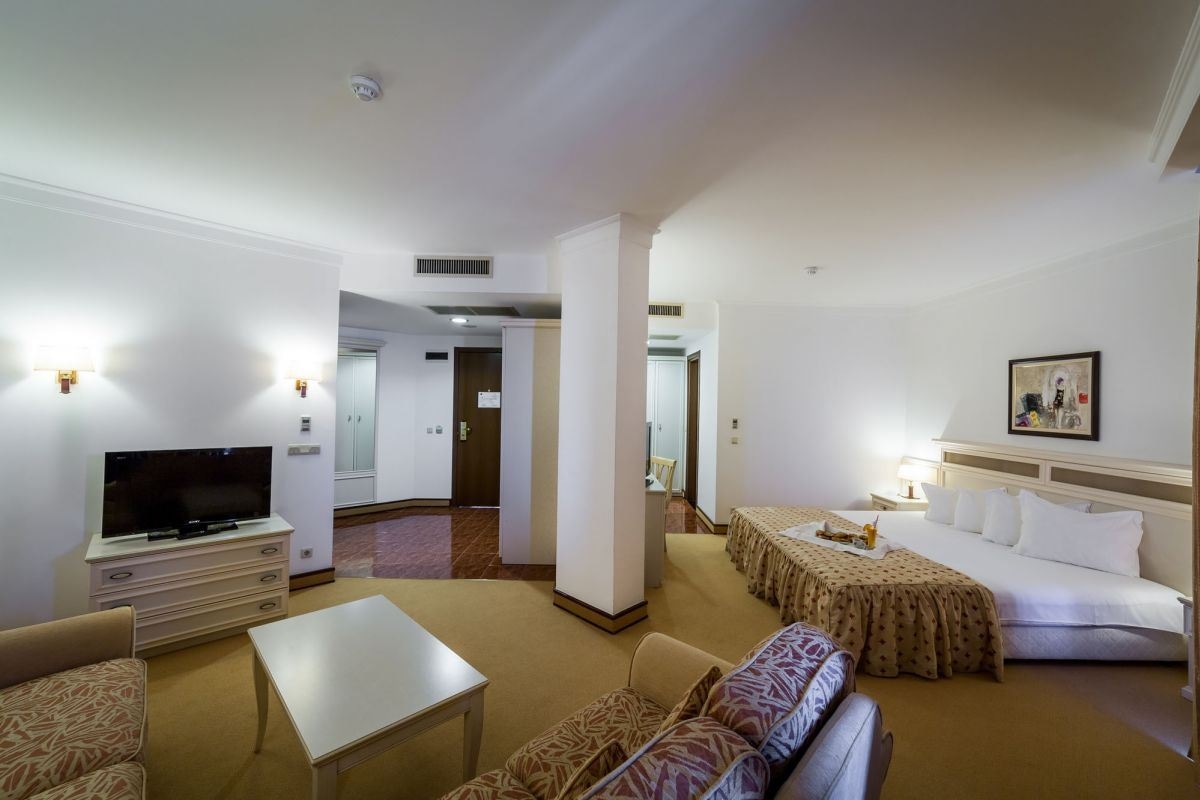 rooms-standard-juniorsuite-balcony