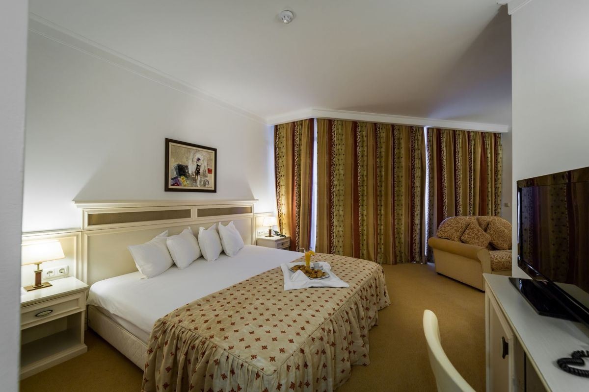rooms-standard-juniorsuite-balcony