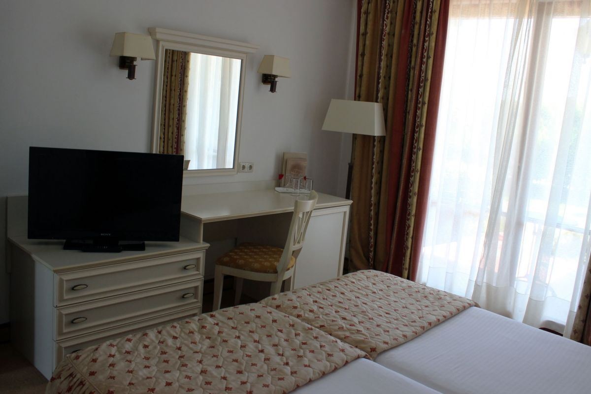 rooms-standard-suite-balcony