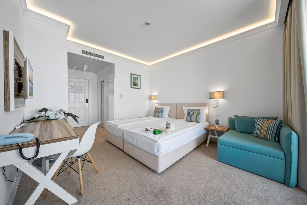 rooms-standard-room-seaview-balcony