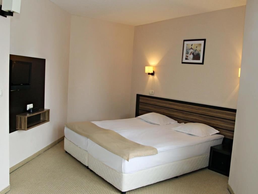 rooms-2-bedroom-standard-apartment-balcony