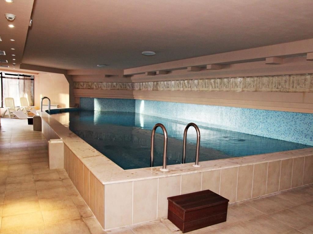 pools-indoor-pool