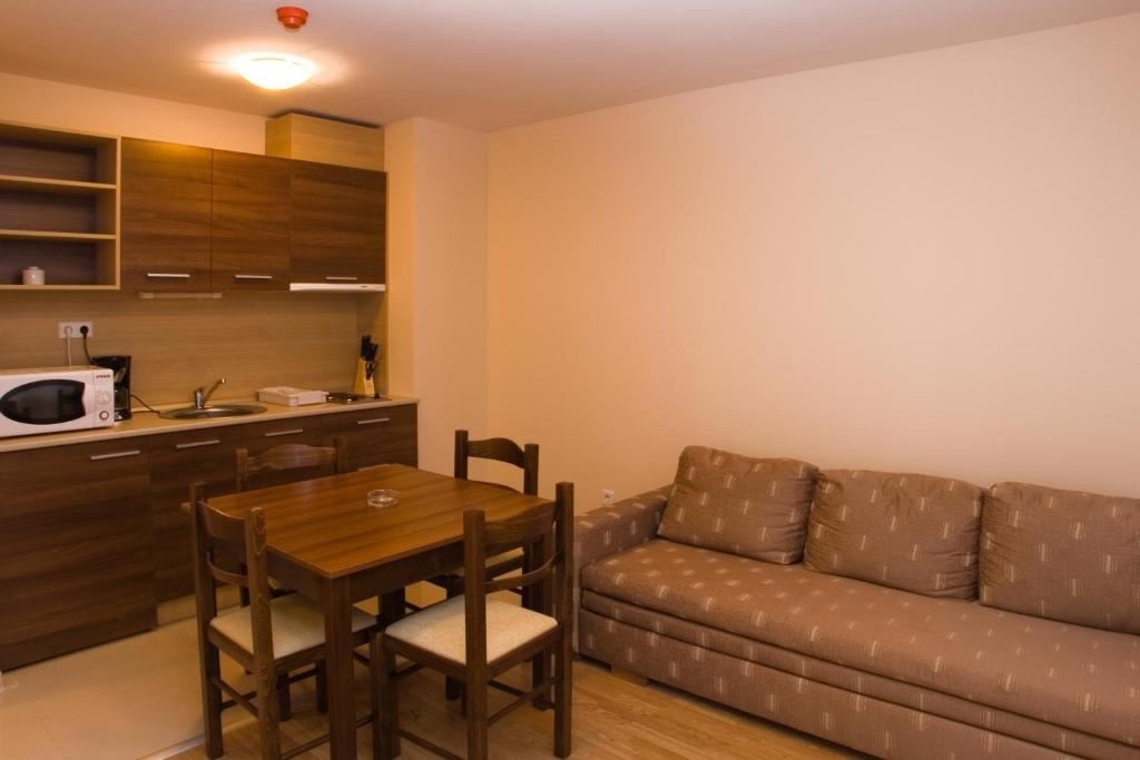 rooms-double-standard-apartment-balcony