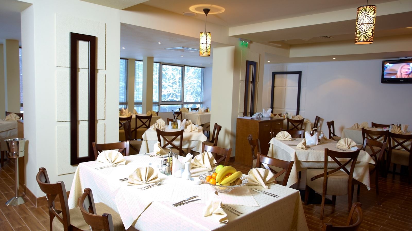 restaurants-restaurant