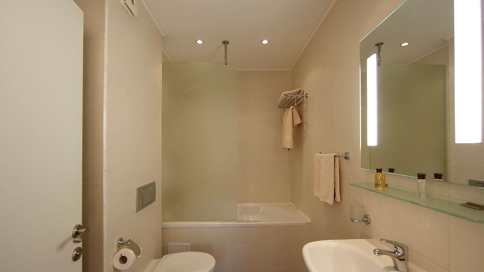 rooms-single-wchild-standard-room