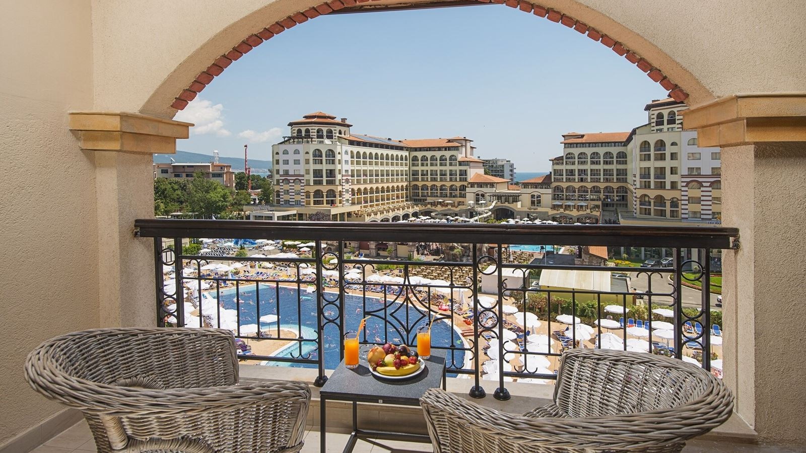 rooms-double-pool-view