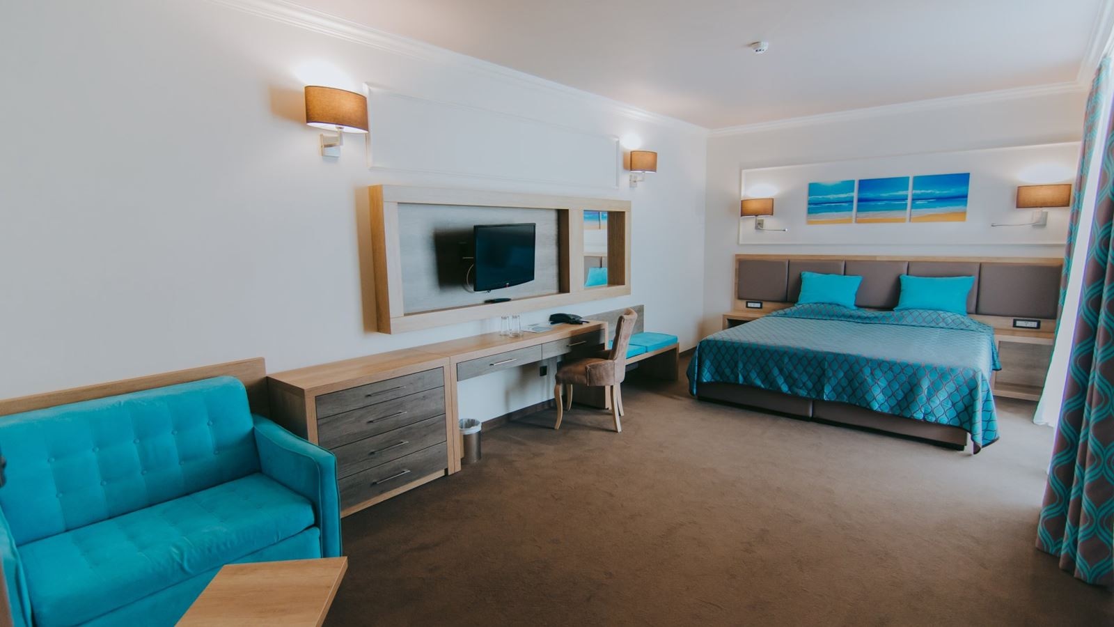 rooms-standard-junior-suite-lateralseaviewstreetview-balcony-or-terrace