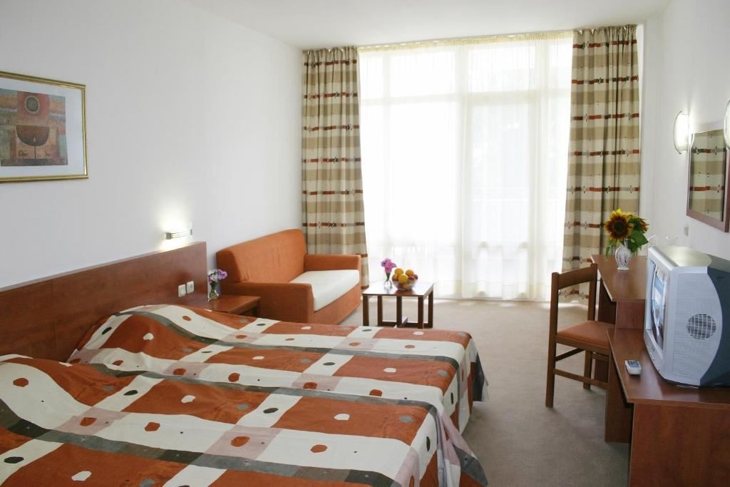 rooms-standard-familyroom