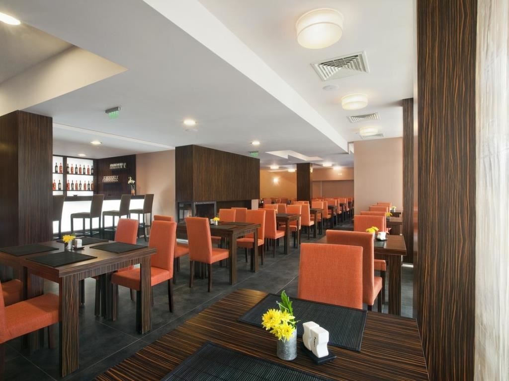 restaurants-restaurant