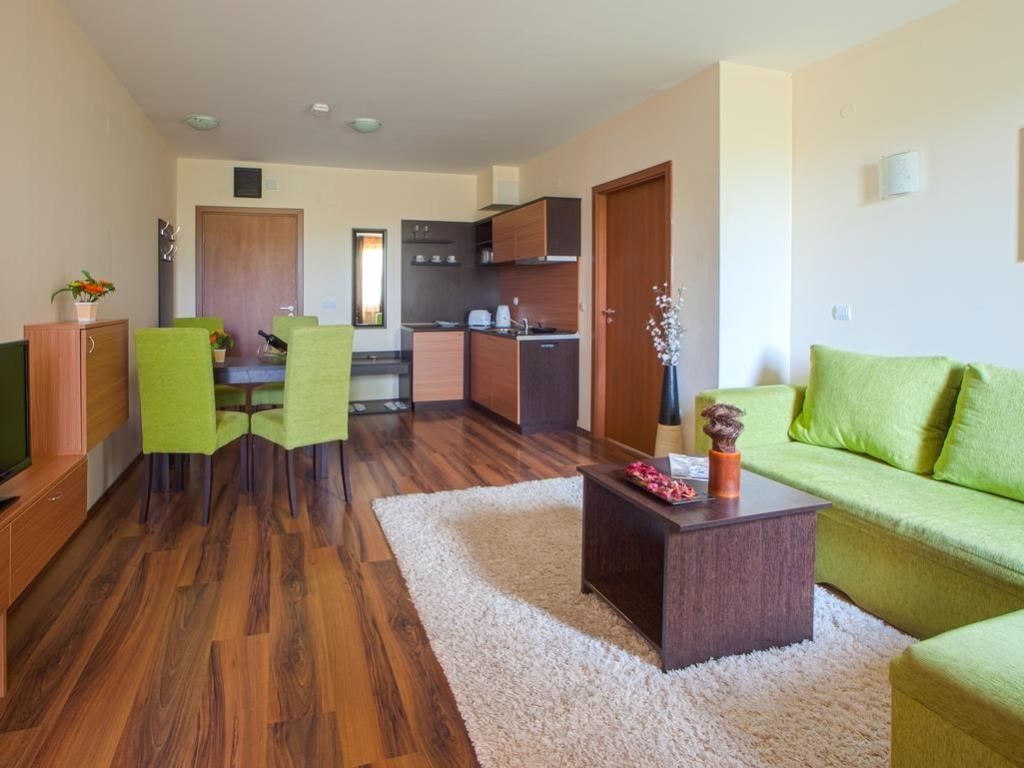 rooms-standard-apartment-balcony