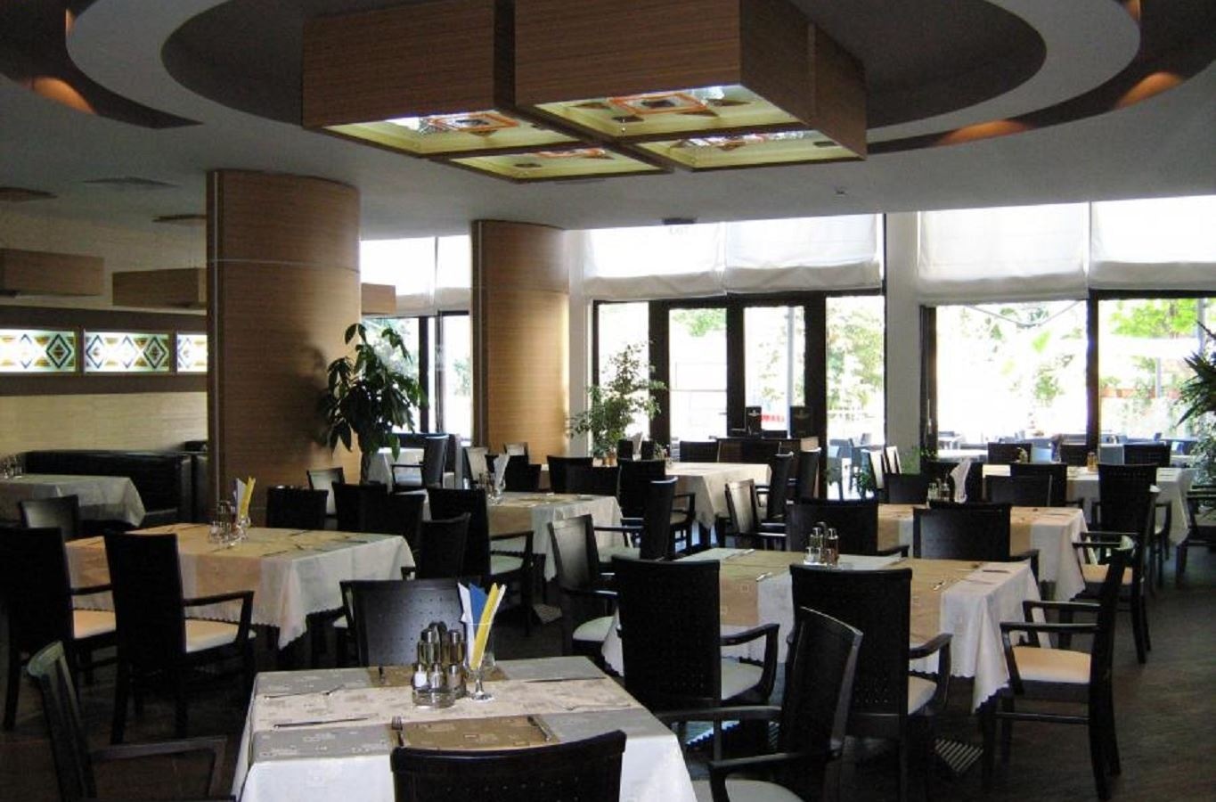 restaurants-restaurants