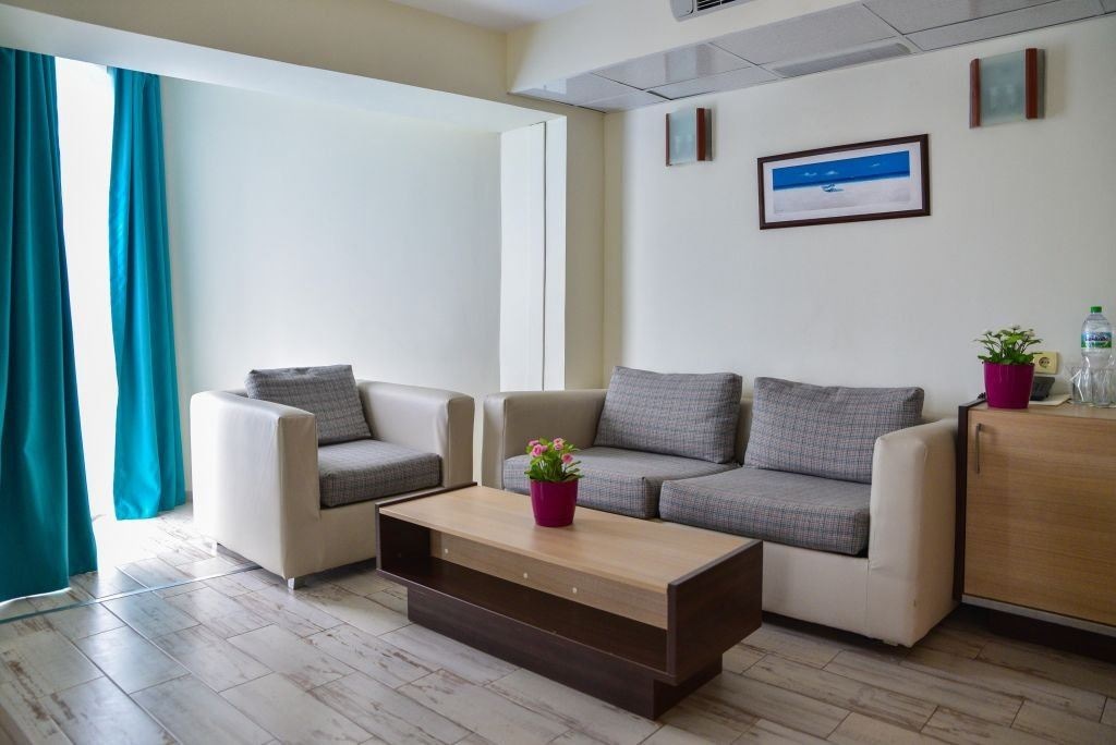 rooms-large-standard-room